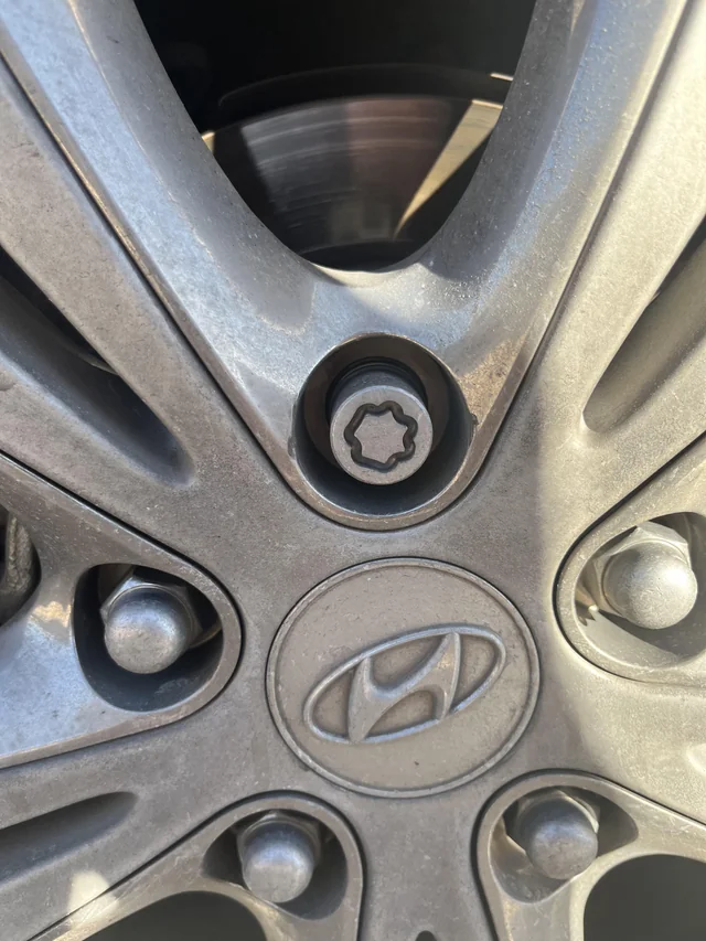 Wheel lock removal work photo